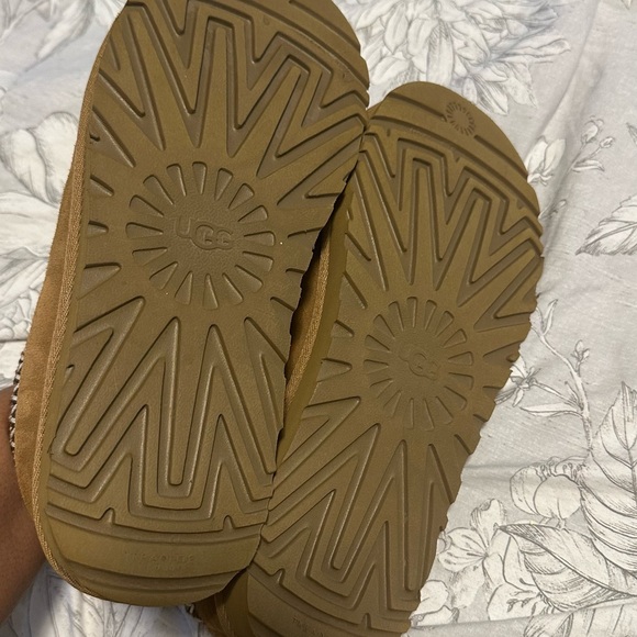 UGG TASMAN water resistant slippers size 8 - Picture 4 of 4
